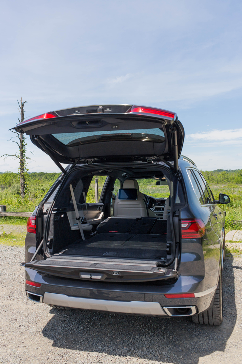 Illustration for article titled The 2019 BMW X7 Is Huge But So Great At High-Speed Cruising